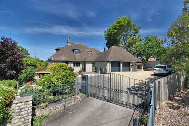 5 bed detached house