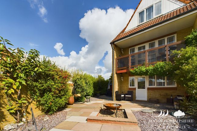 Tintagel Way, Portsmouth PO6 3 bed end of terrace house for sale