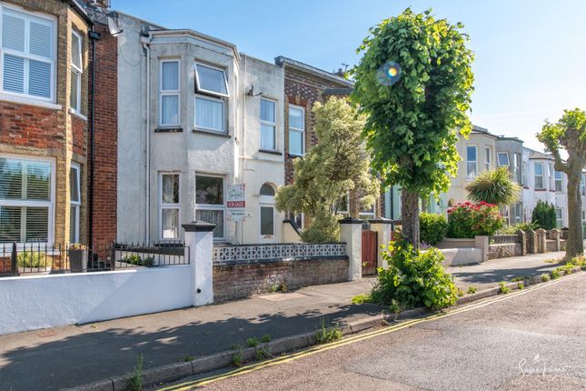 Station Avenue, Sandown 4 bed terraced house for sale