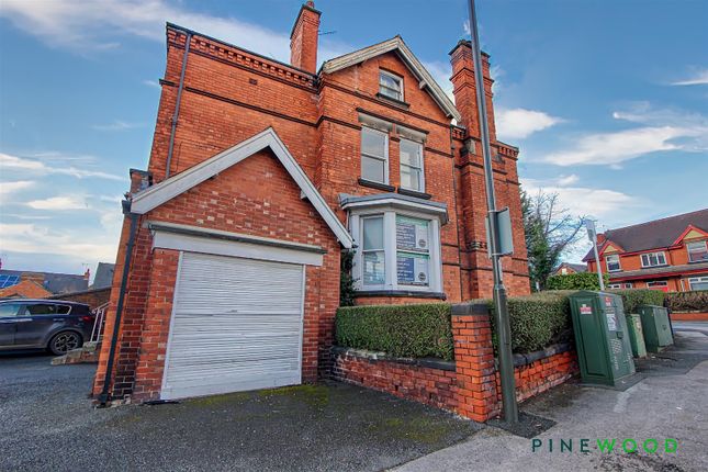 Saltergate, Chesterfield S40 6 bed end of terrace house for sale