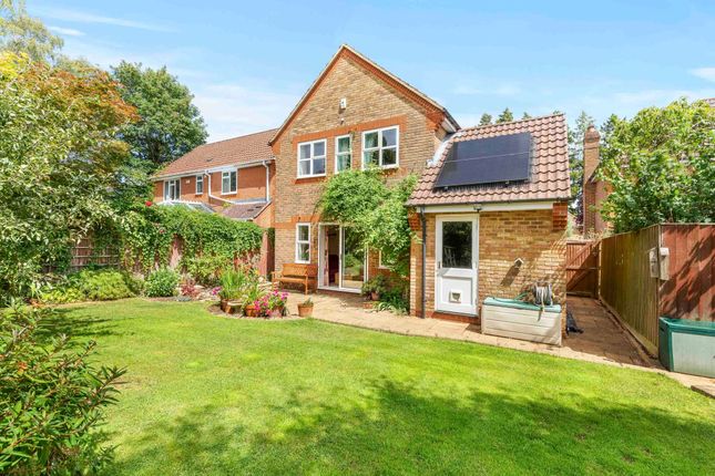 Lyndon Gardens, High Wycombe HP13 3 bed detached house for sale