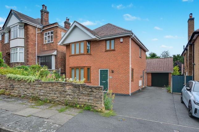The Close, Chilwell, Nottingham 3 bed detached house for sale