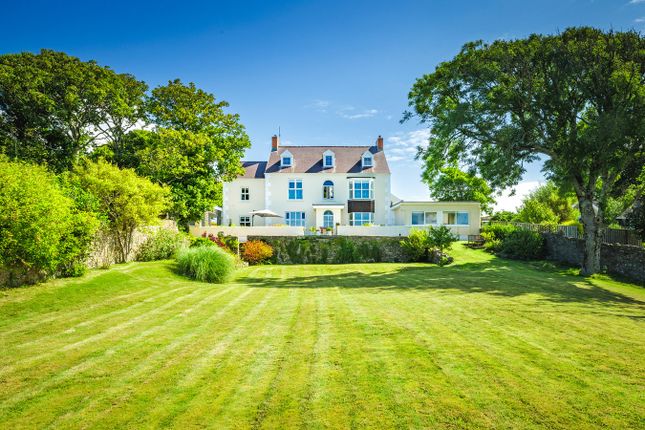 Manorbier SA70 7 bed detached house for sale