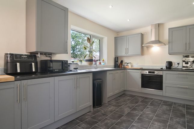 Holmes Carr Crescent, Rossington, DN11 3 bed end of terrace house for sale
