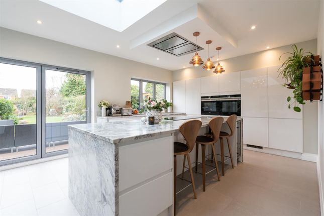 5 bedroom semi-detached house for sale