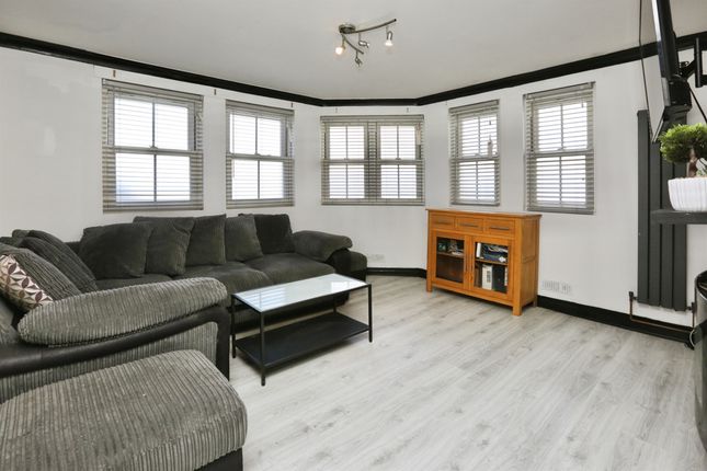 1 bedroom ground floor flat for sale