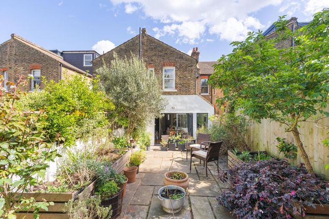 Clive Road, London, SE21 3 bed terraced house for sale