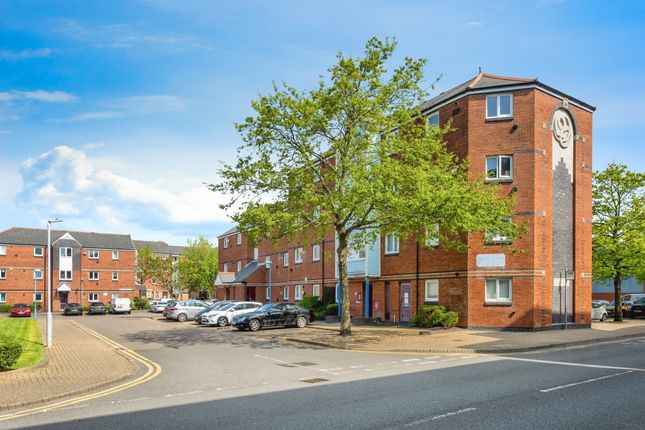 2 bedroom ground floor flat for sale