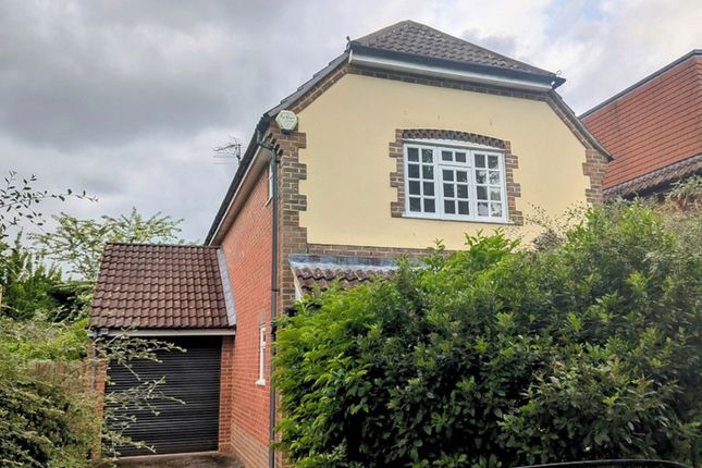 3 bedroom link detached house for sale