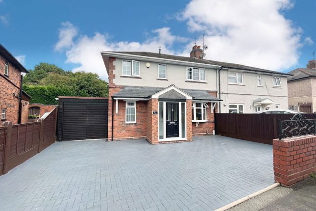 Ellis Avenue, Brierley Hill DY5 4 bed semi
