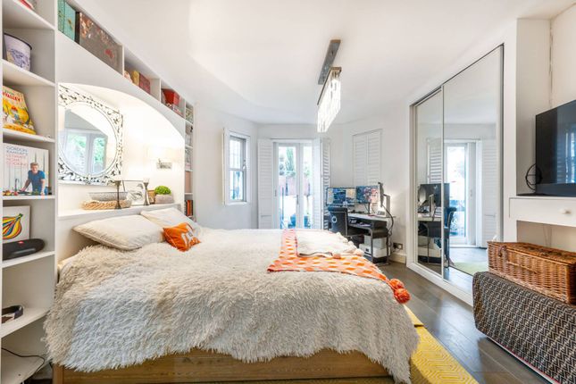 Russell Road, Kensington, London, W14 3 bed flat for sale