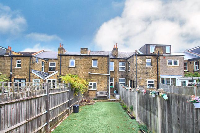 Seaton Road, Twickenham TW2 2 bed terraced house for sale