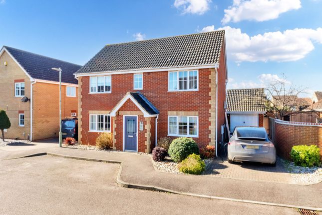 Redwing Rise, Royston SG8 5 bed detached house for sale