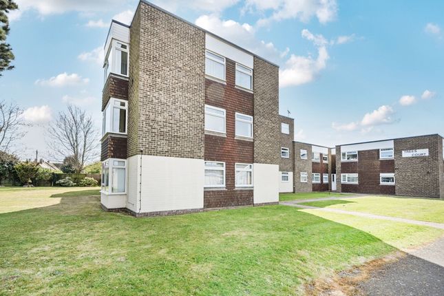 St. Peters Crescent, Selsey, PO20 2 bed flat for sale