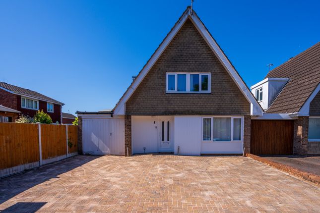 3 bedroom link detached house for sale