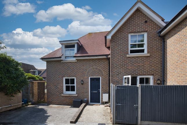 Honeysuckle Road, Ramsgate, Kent, CT11 2 bed semi