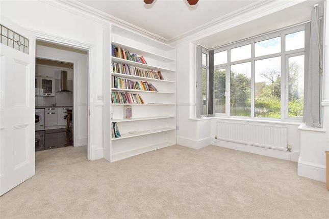 6 bed detached house