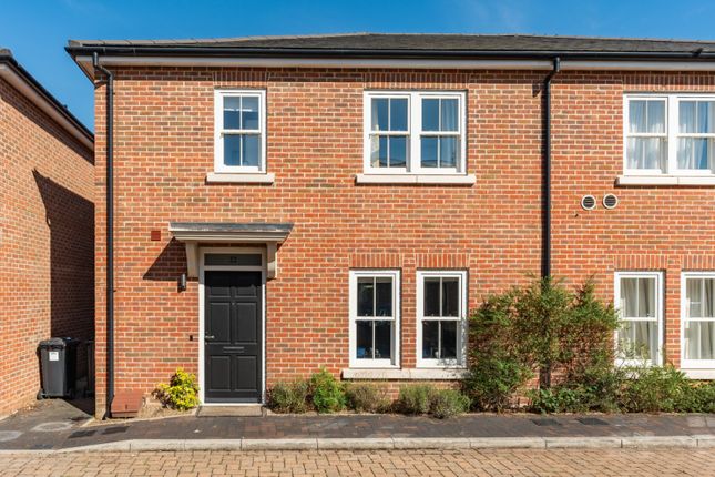 Mobbs Close, Stoke Poges... 3 bed semi