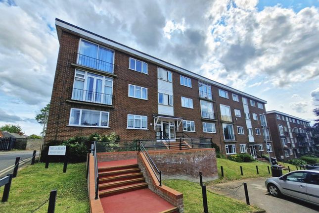 The Larches, Luton LU2 2 bed flat for sale