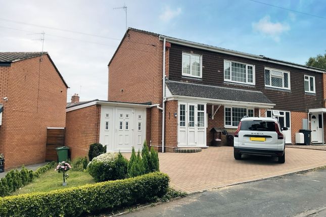 Chalfont Place, Stourbridge DY9 3 bed semi
