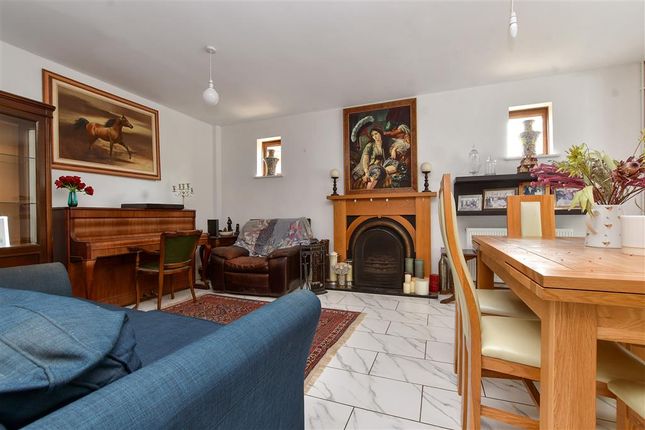 2 bed detached bungalow