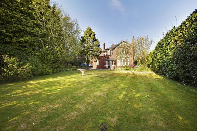 5 bed detached house