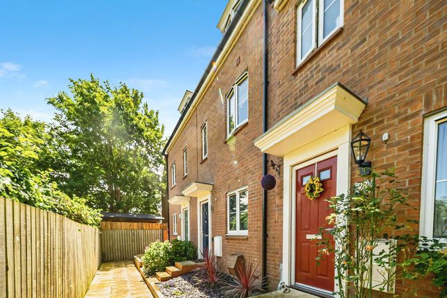3 bedroom town house for sale