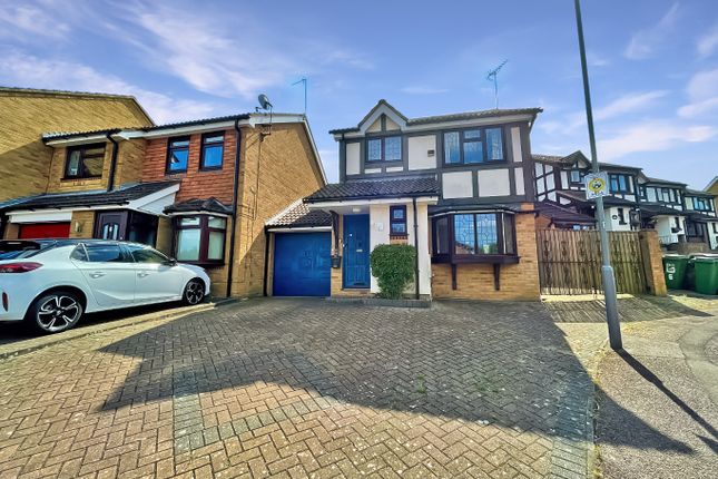 Reedsdale, Luton, Bedfordshire, LU2 9TG 3 bed link detached house for sale