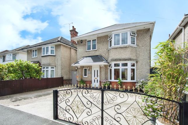 Victoria Park Road, Bournemouth BH9 3 bed detached house for sale