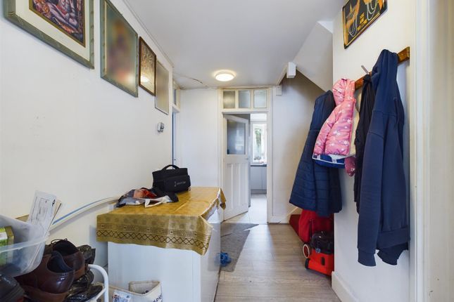 Richmond Grove, London 4 bed flat for sale