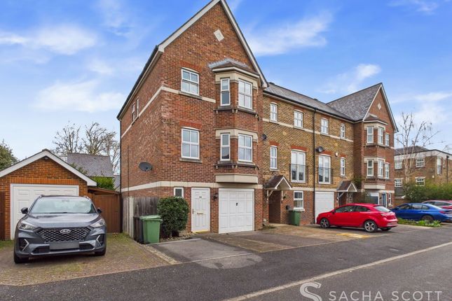 Horton Crescent, Epsom, KT19 4 bed end of terrace house for sale