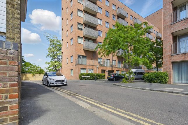 Hammersley Road, London E16 2 bed flat for sale