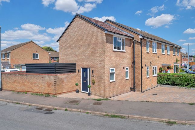 Bramley Avenue, Royston SG8 4 bed semi
