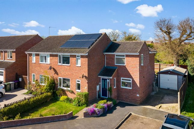 Gainsborough Road, Stamford PE9 3 bed semi