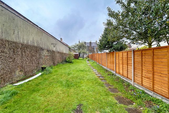 Nelson Road, Gillingham, Kent, ME7 4 bed semi