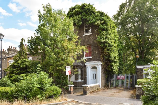 4 bedroom end of terrace house for sale