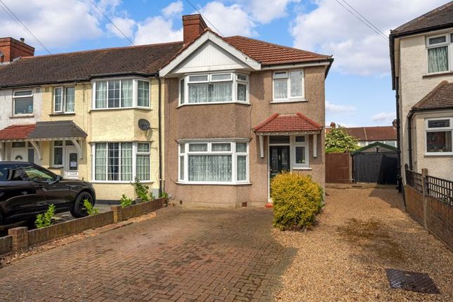 Kew Crescent, Sutton 3 bed terraced house for sale