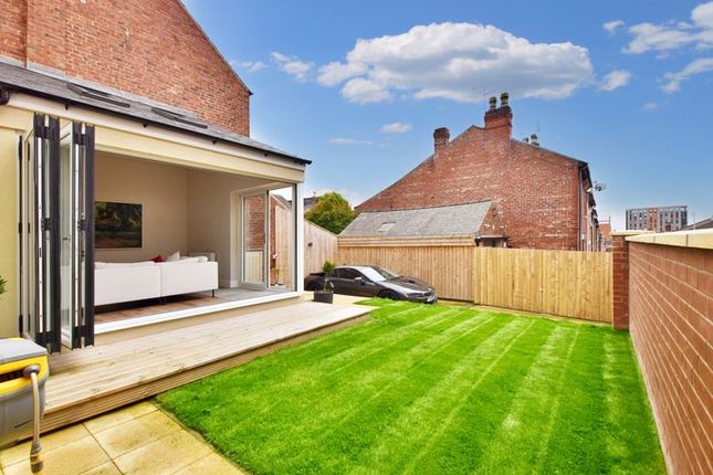 4 bedroom end of terrace house for sale