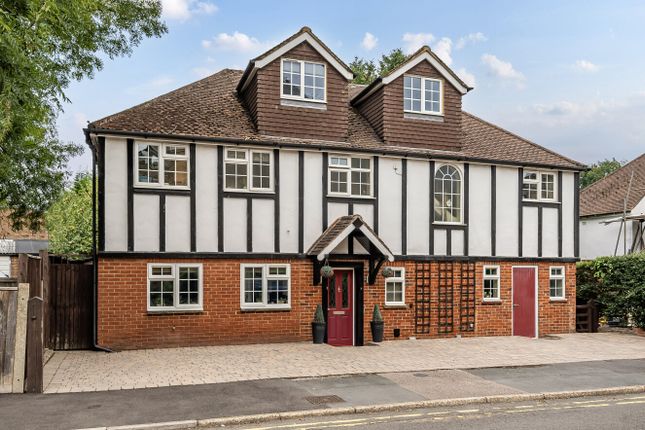 6 bed detached house