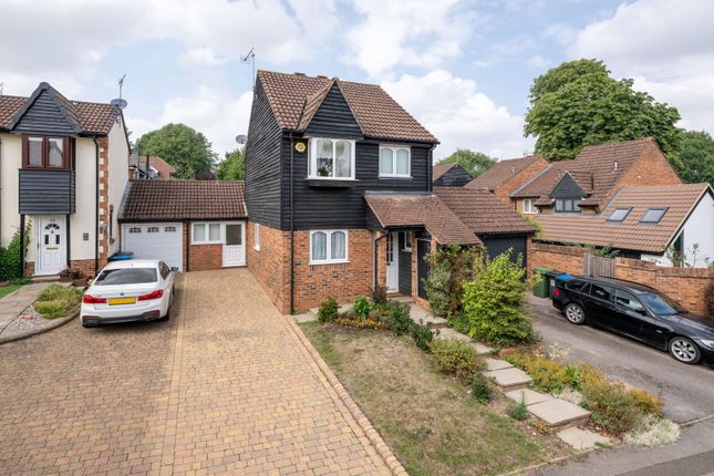 Merling Croft, Berkhamsted HP4 3 bed link detached house for sale