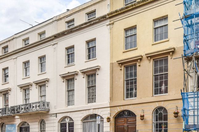 6 bed terraced house