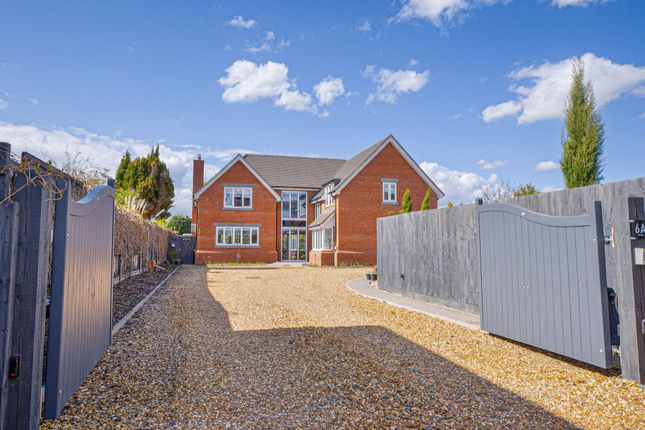 Hill View, Newport Pagnell MK16 5 bed detached house for sale