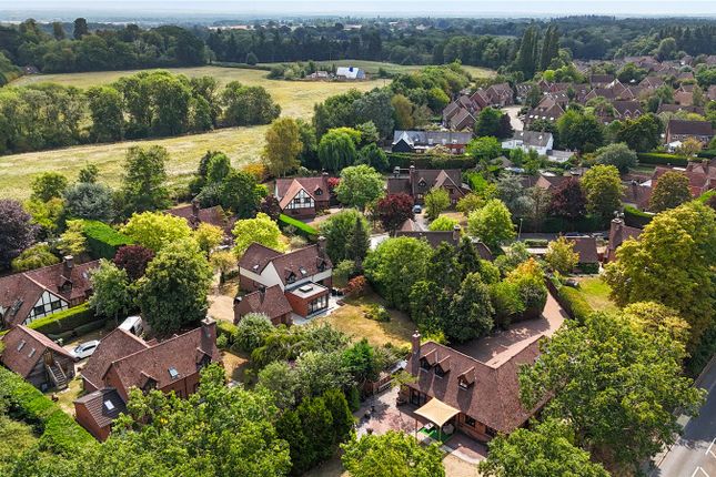 Hillside, Reading RG7 6 bed detached house for sale
