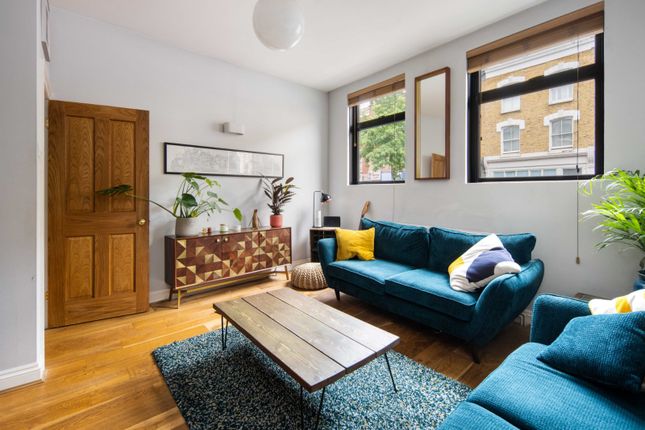 Chatsworth Road, Lower Clapton... 2 bed flat for sale