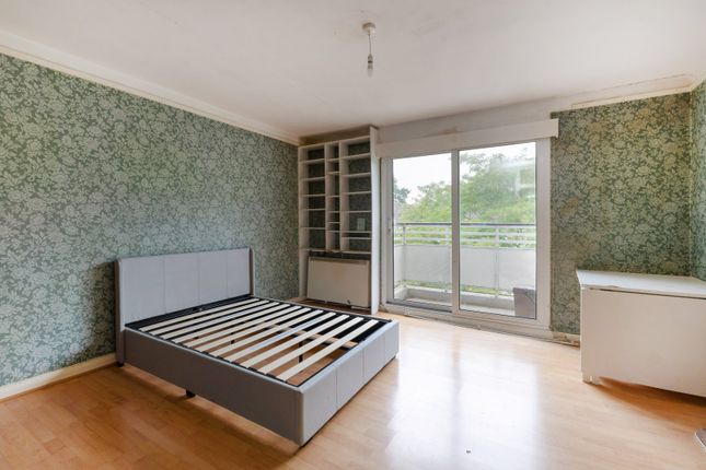 Abinger House, Kingsnympton Park... 2 bed flat for sale