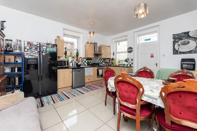 5 bedroom semi-detached house for sale