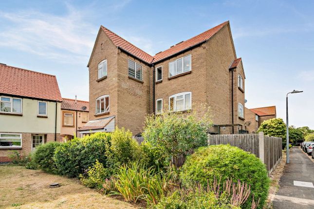 Orchard Close, Sleaford, NG34 2 bed flat for sale
