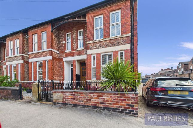 4 bedroom end of terrace house for sale