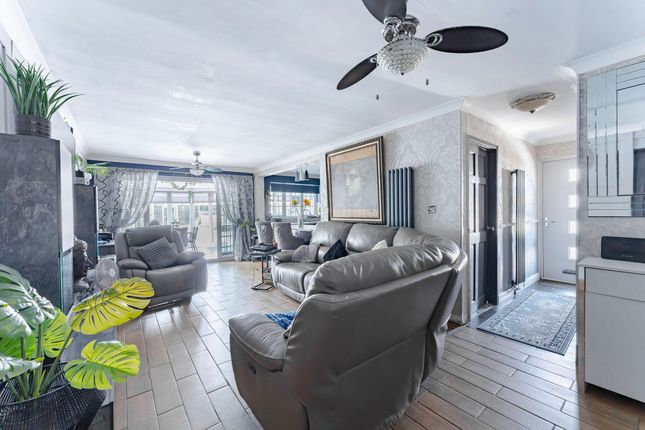 Saffron Square, Pakefield 4 bed detached bungalow for sale