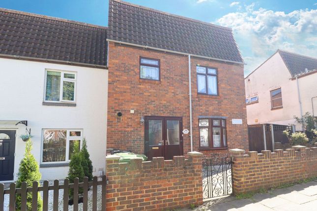 Panfields, Basildon, Essex, SS15 4 bed end of terrace house for sale